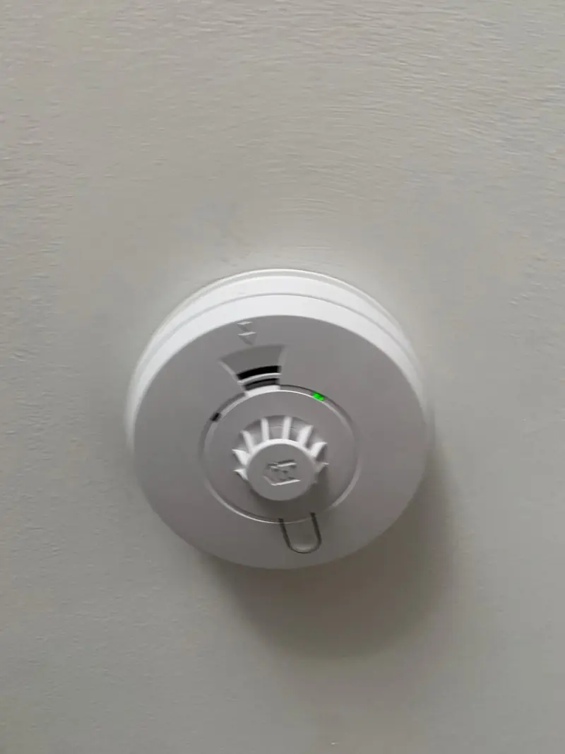 Aico mains heat alarm fitted to a white ceiling